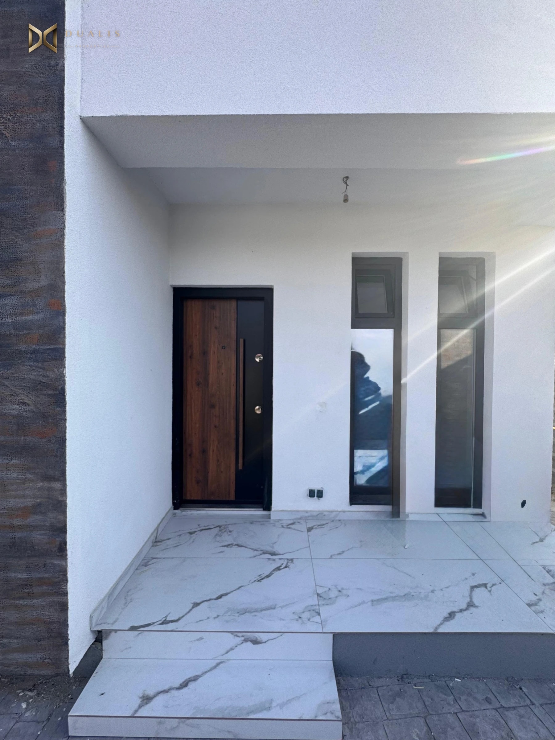 Casa - Pielești - Zona Peugeot - 3 Camere, Parter, Utilitati — fotografie 1